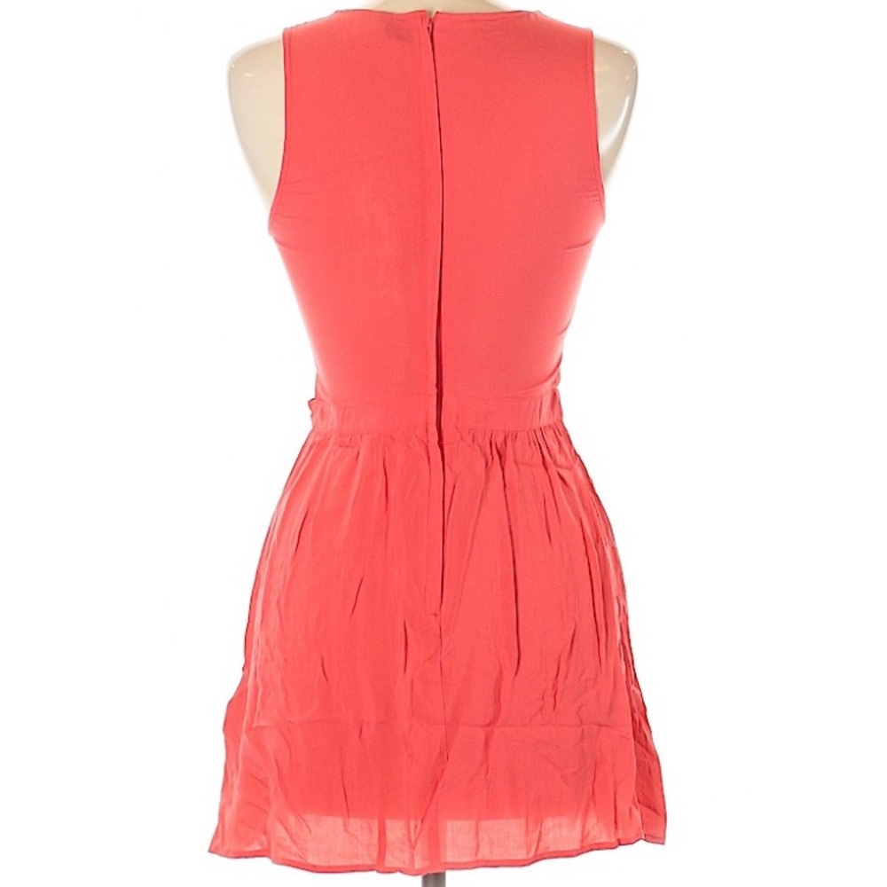 Women’s Dress - Picture 2 of 3